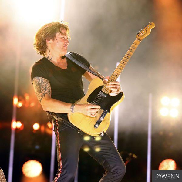 I'LL BE YOUR SANTA TONIGHT